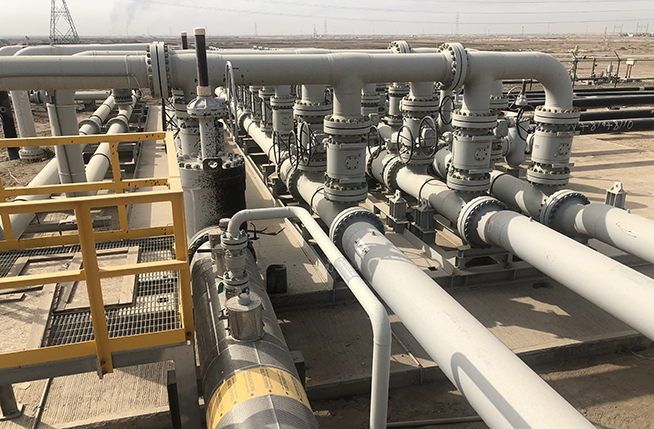 Pipe and valve system in the refinery